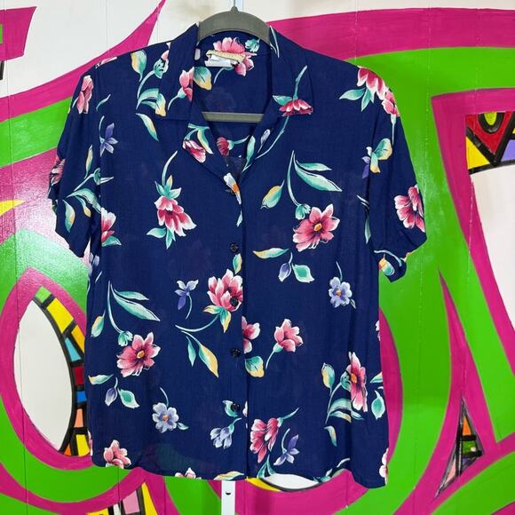 Jaclyn Smith Tops - Jaclyn Smith Petite, Blue Pink Boxy Buttoned Button Down Shirt. Size Medium.